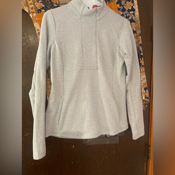 Beautiful gym top - Picture 1 of 8